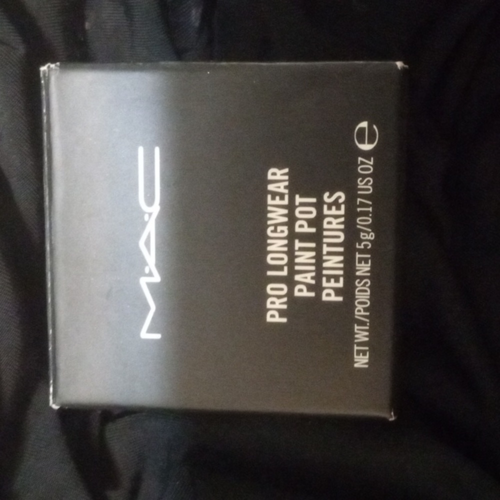 Mac- pro long wear pot peontures-Babe in charms